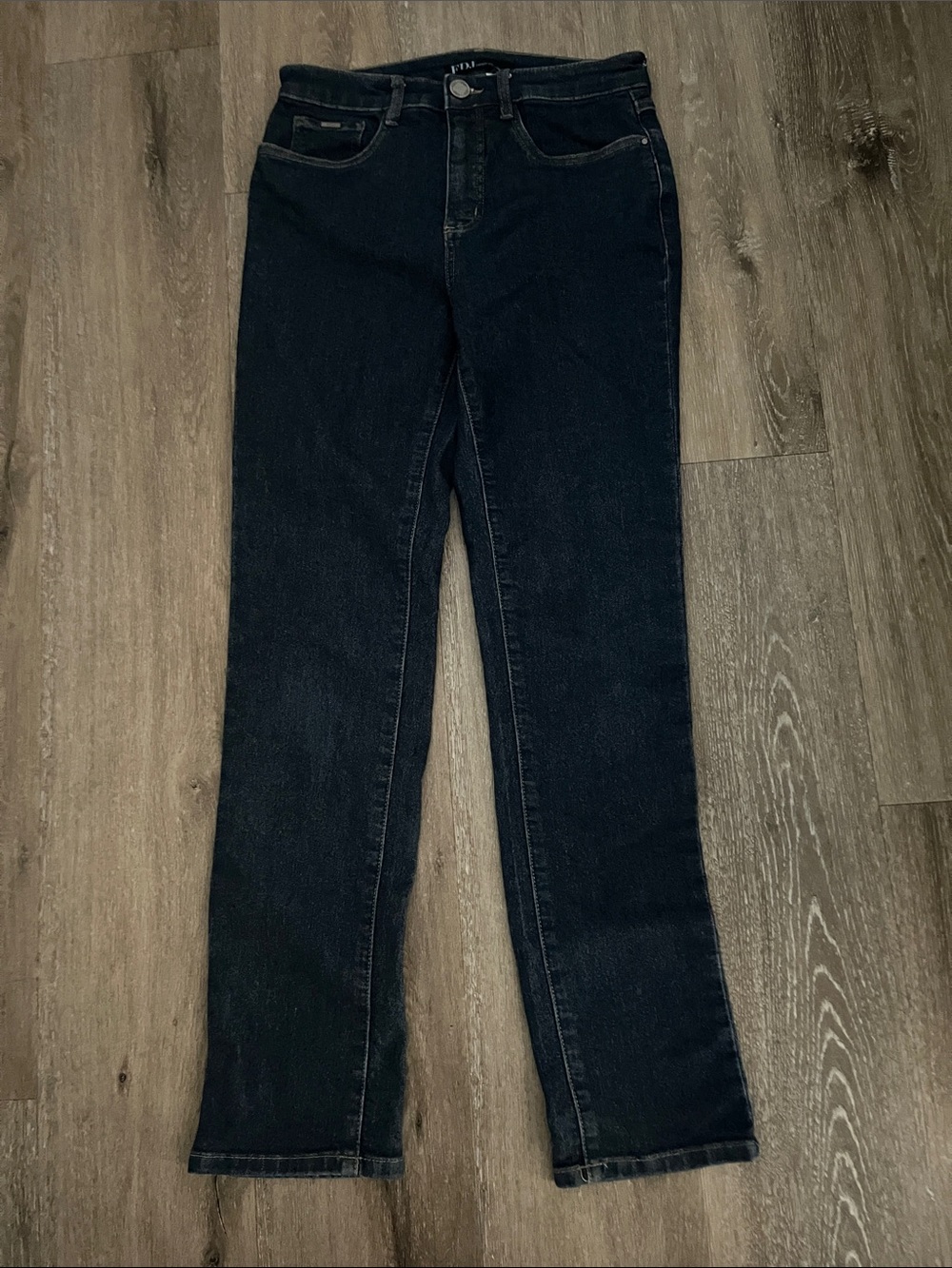 Straight-Leg Women’s Jeans in Dark Indigo